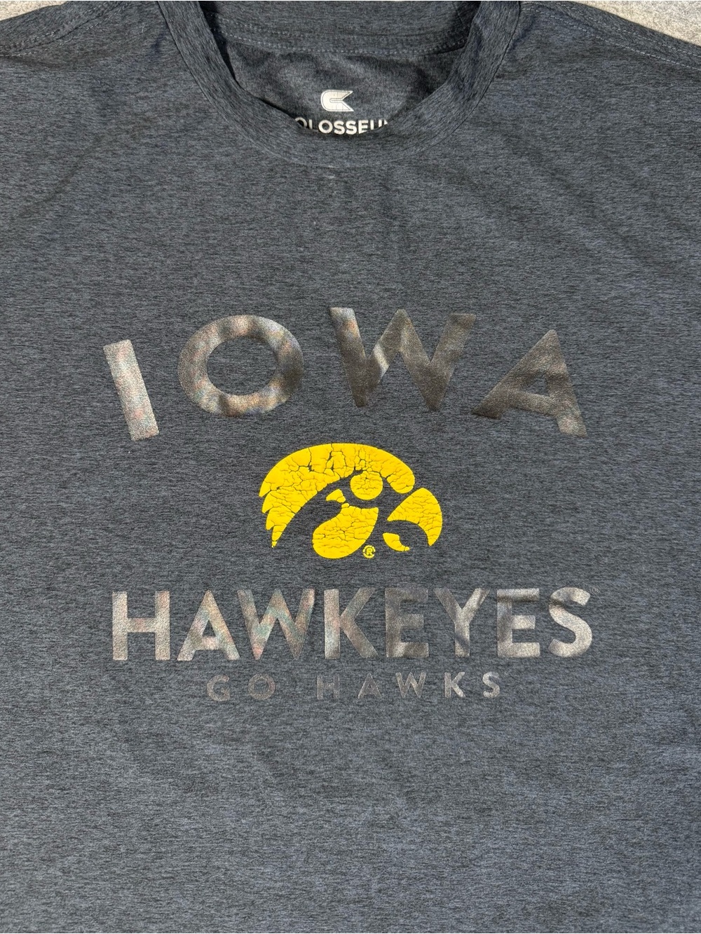 UNIVERSITY OF IOWA HAWKEYES COLOSSEUM BRAND ATHLETIC TRAINING SHIRT- Large